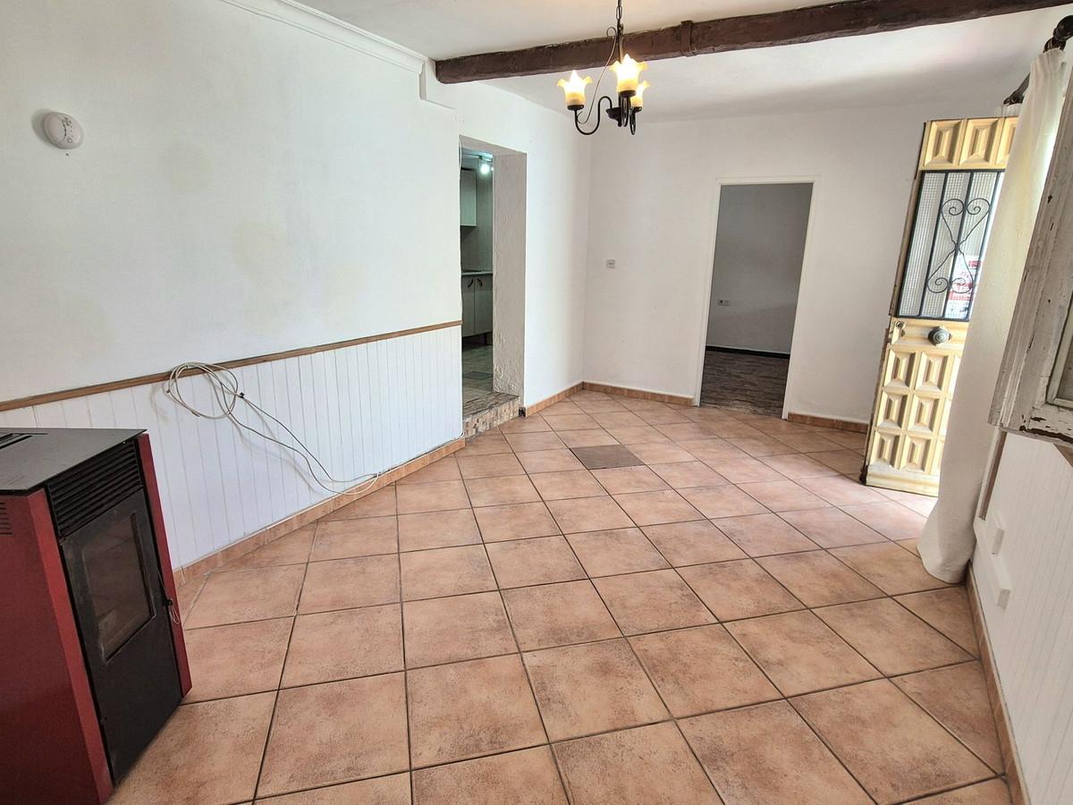 Villa Semi Detached in Coín