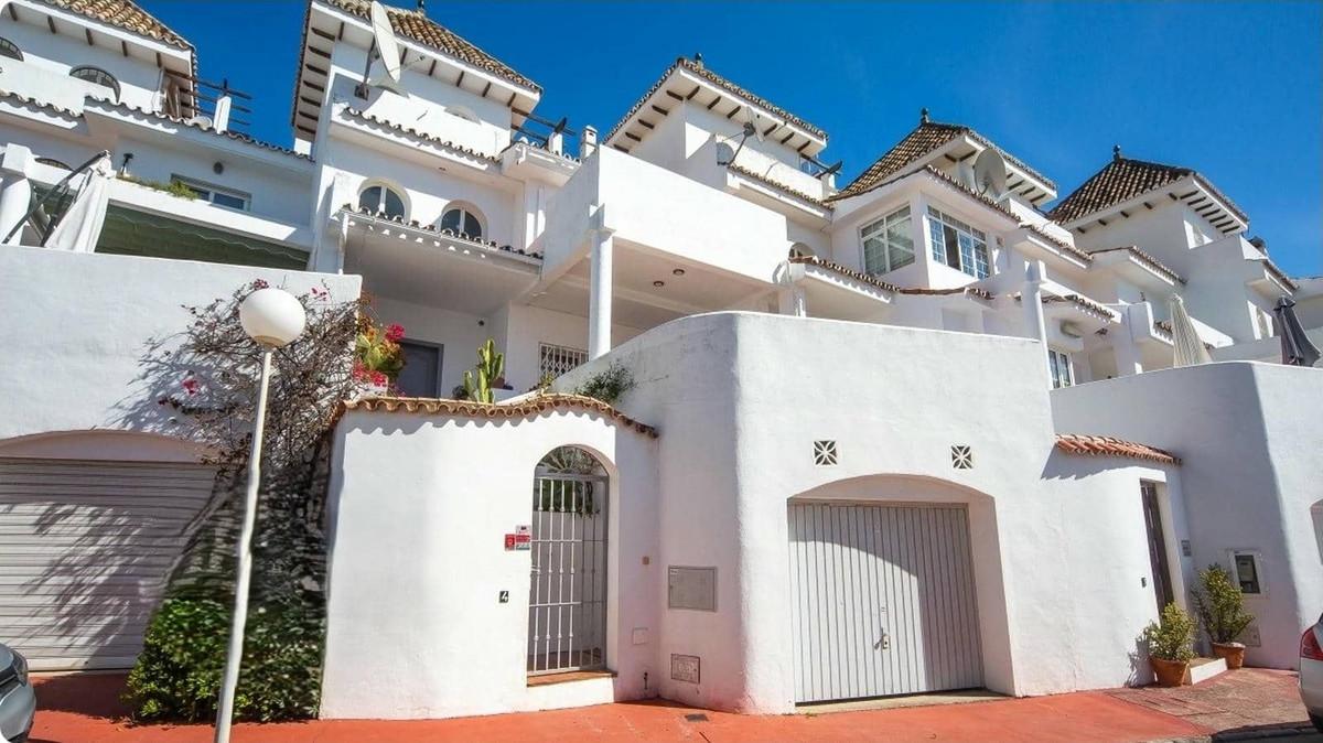 Townhouse Terraced in La Duquesa