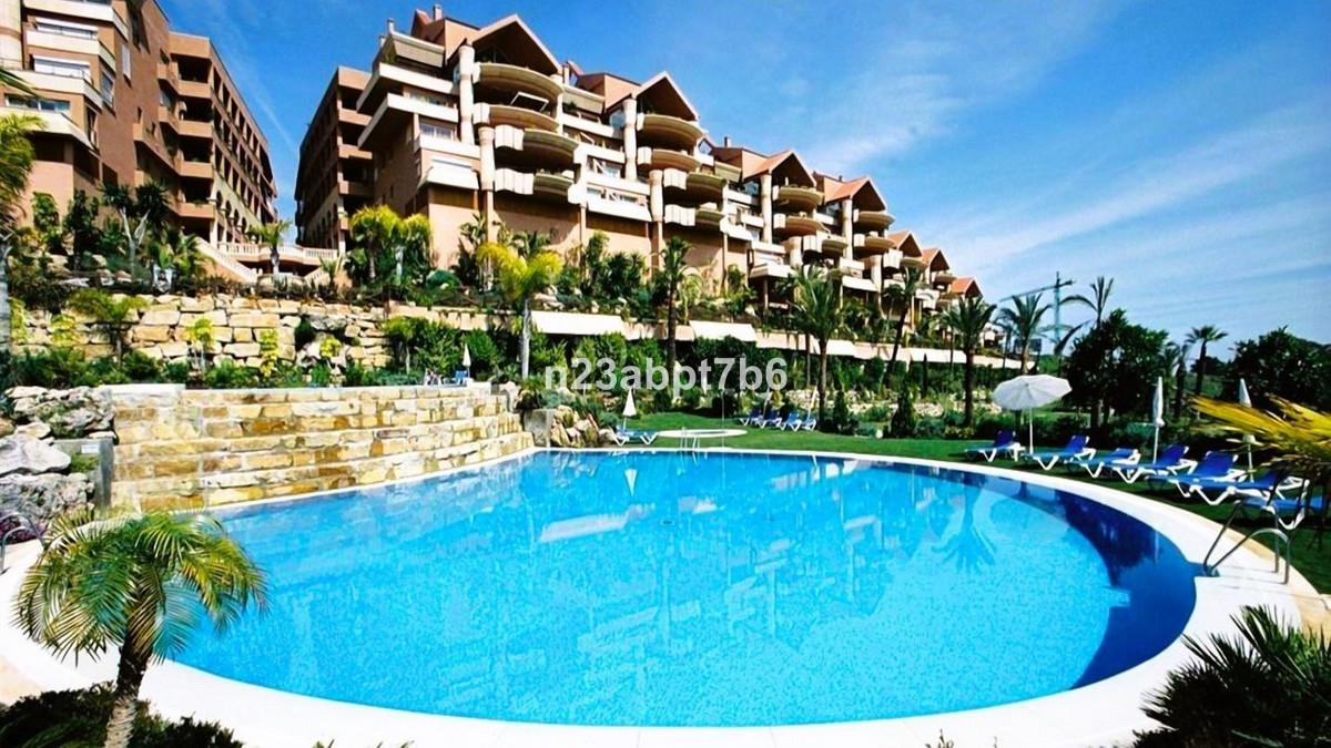 Apartment Middle Floor in Nueva Andalucía