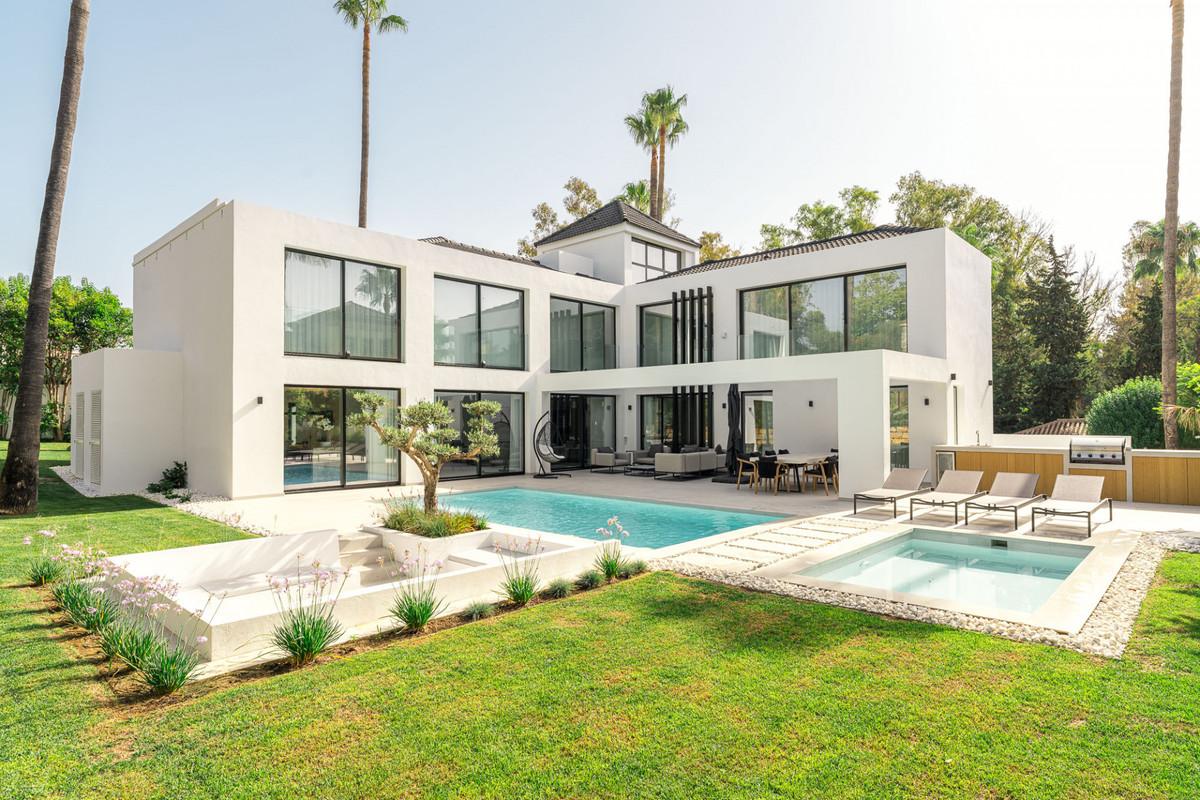 Villa Detached in Nueva Andalucía