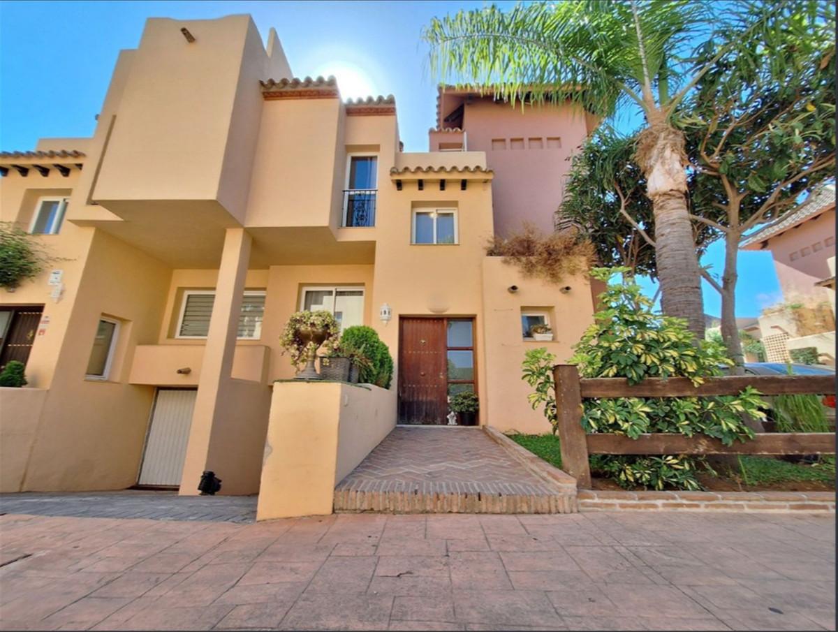 Townhouse Terraced in Nueva Andalucía