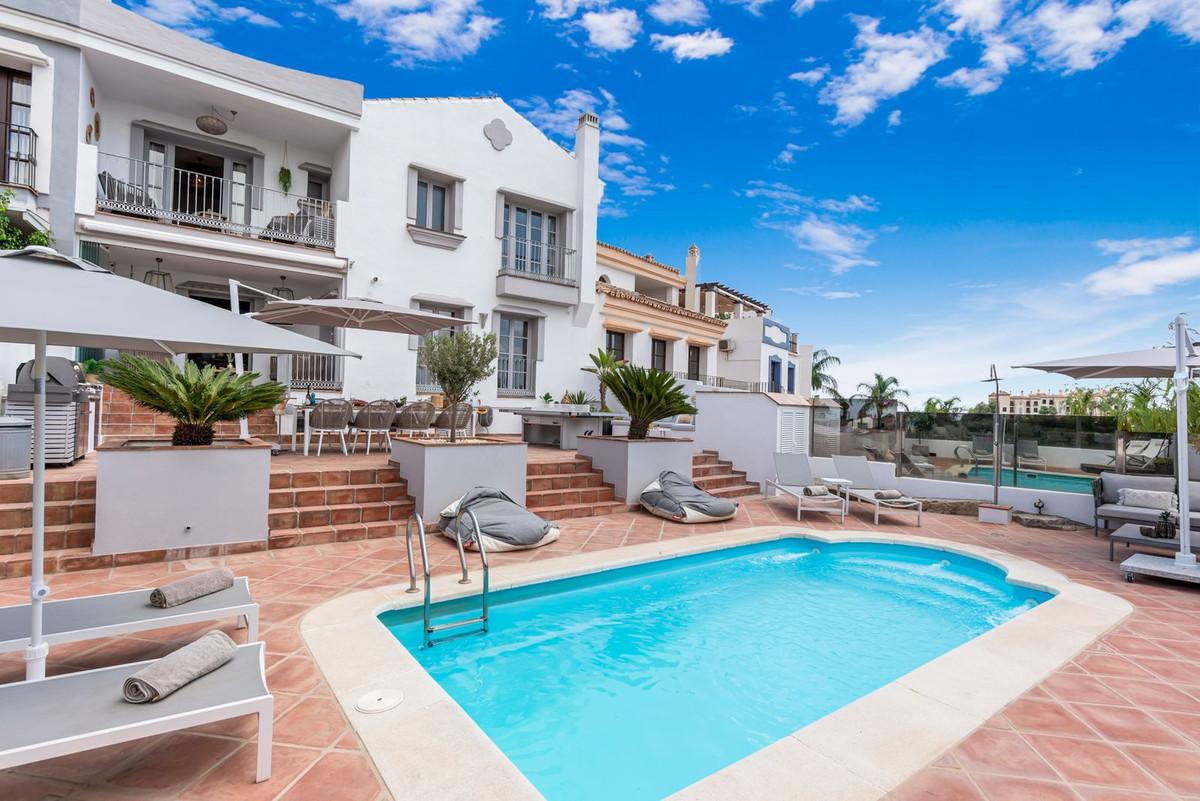 Townhouse Terraced in La Heredia