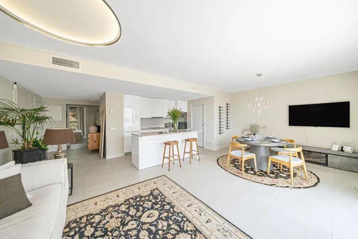 Apartment Middle Floor in Estepona