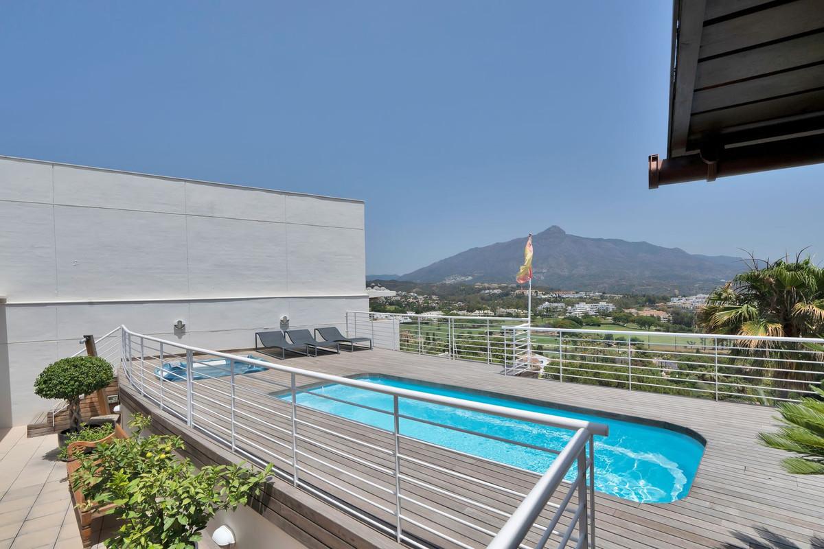 Apartment Penthouse in Nueva Andalucía