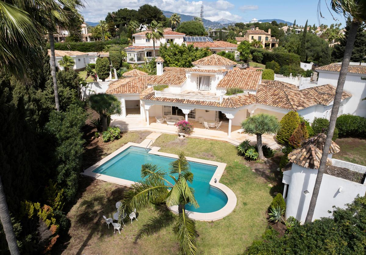 Villa Detached in El Paraiso