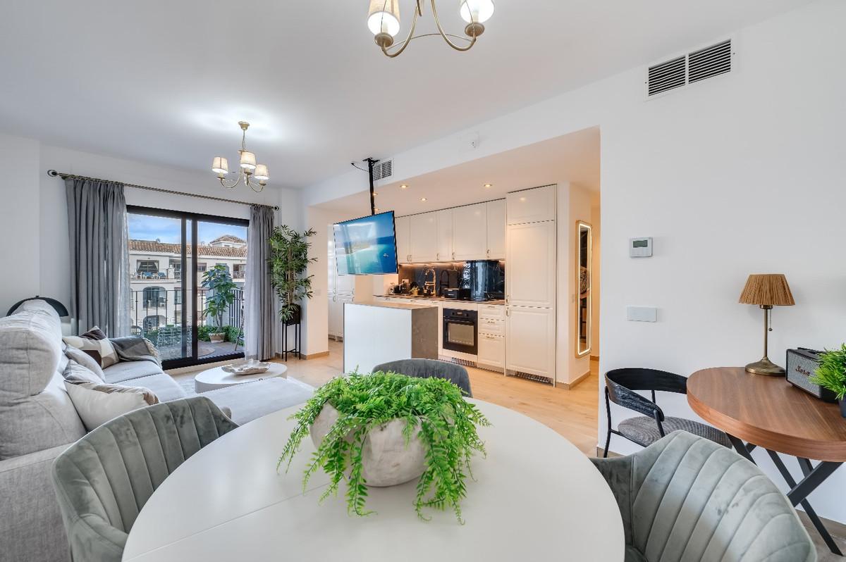 Apartment Middle Floor in La Duquesa