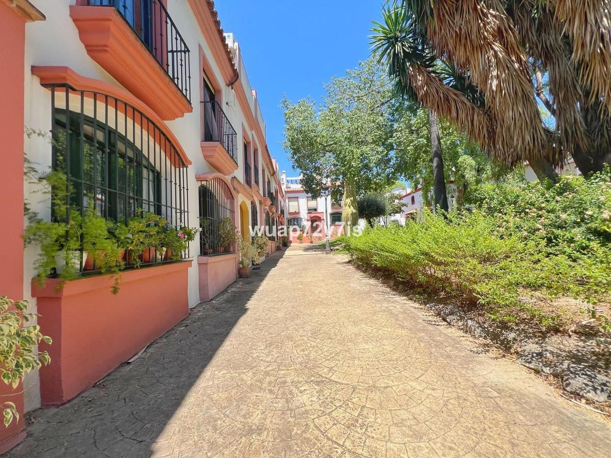 Commercial Hotel in Cancelada