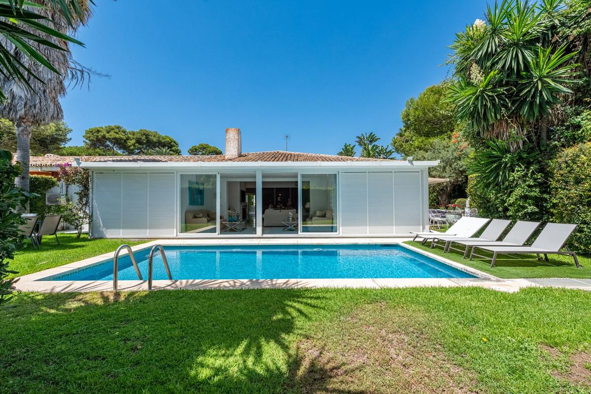 Villa Semi Detached in Los Monteros