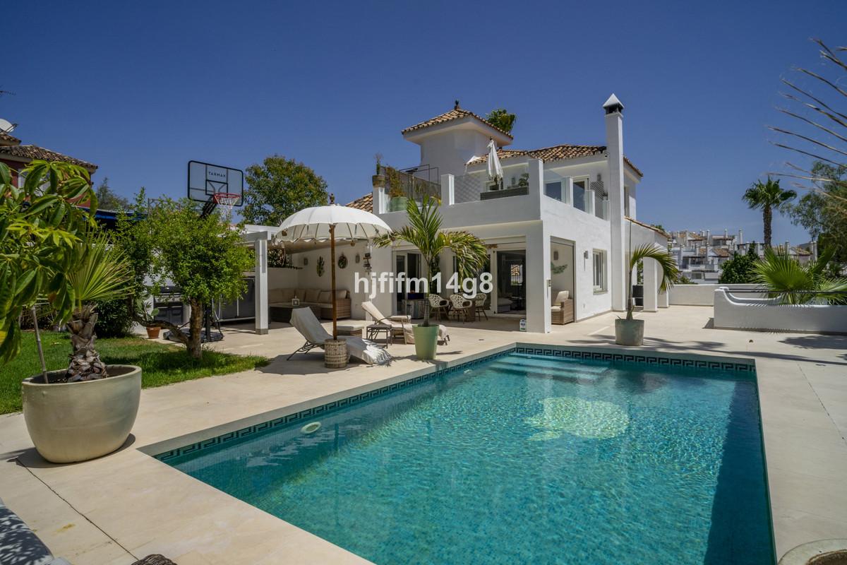 Villa Detached in Nueva Andalucía