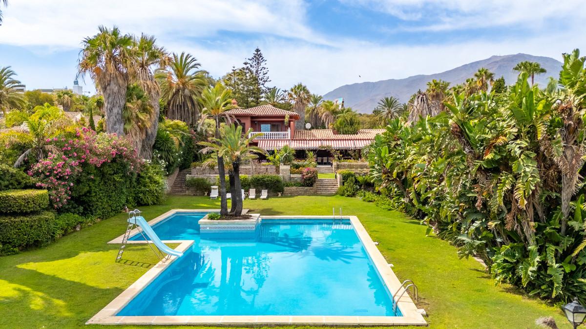 Villa Detached in Estepona