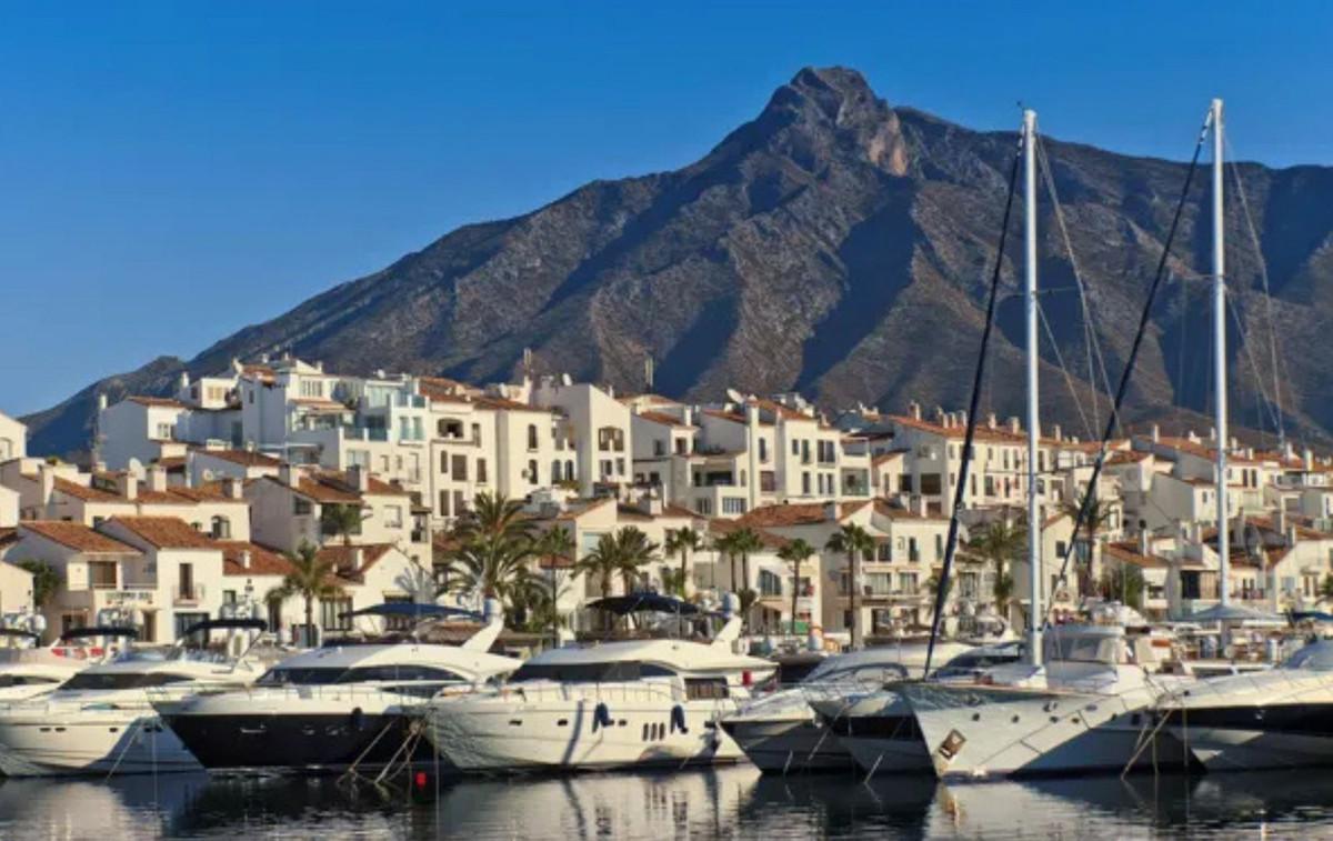 Apartment Penthouse in Puerto Banús