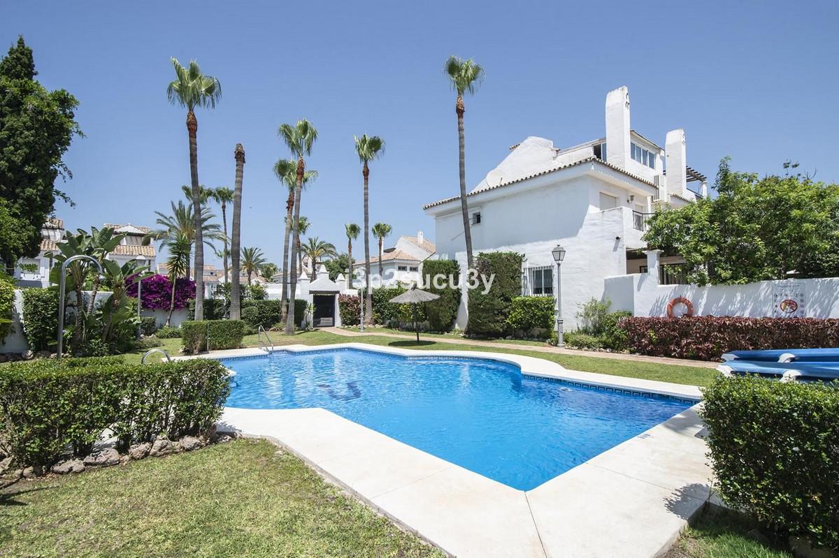 Townhouse Semi Detached in Nueva Andalucía