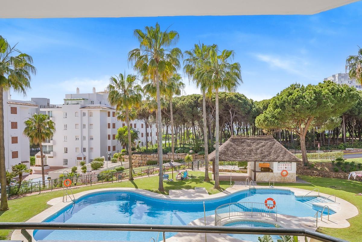 Apartment Middle Floor in Calahonda