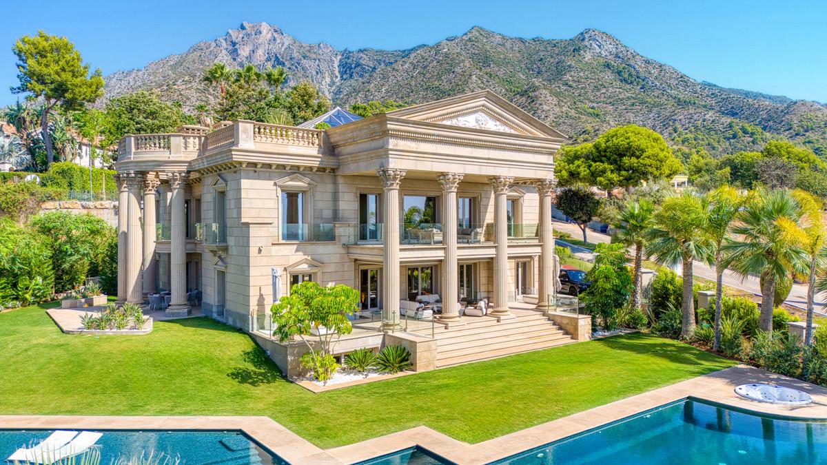 Villa Detached in Sierra Blanca