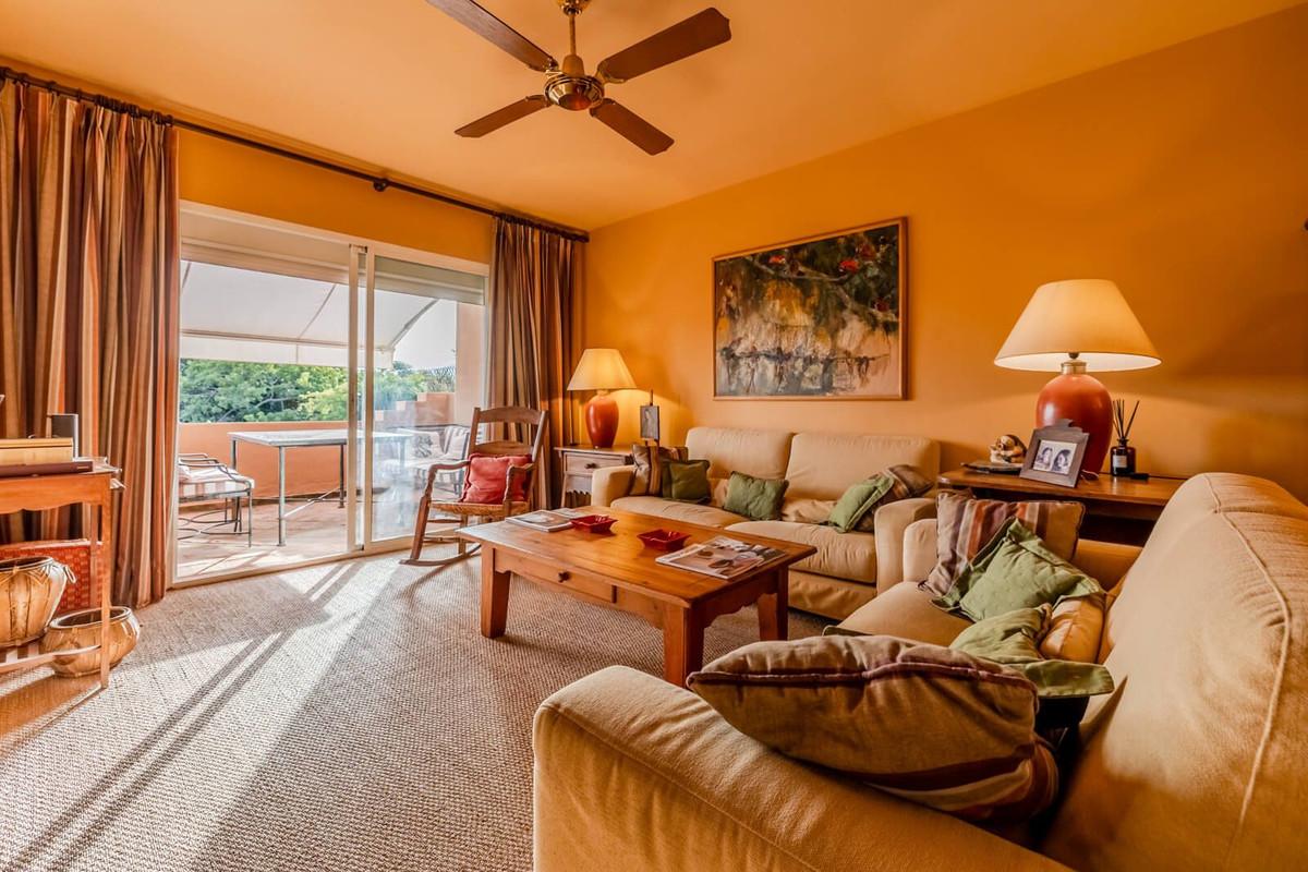 Apartment Middle Floor in Guadalmina Alta