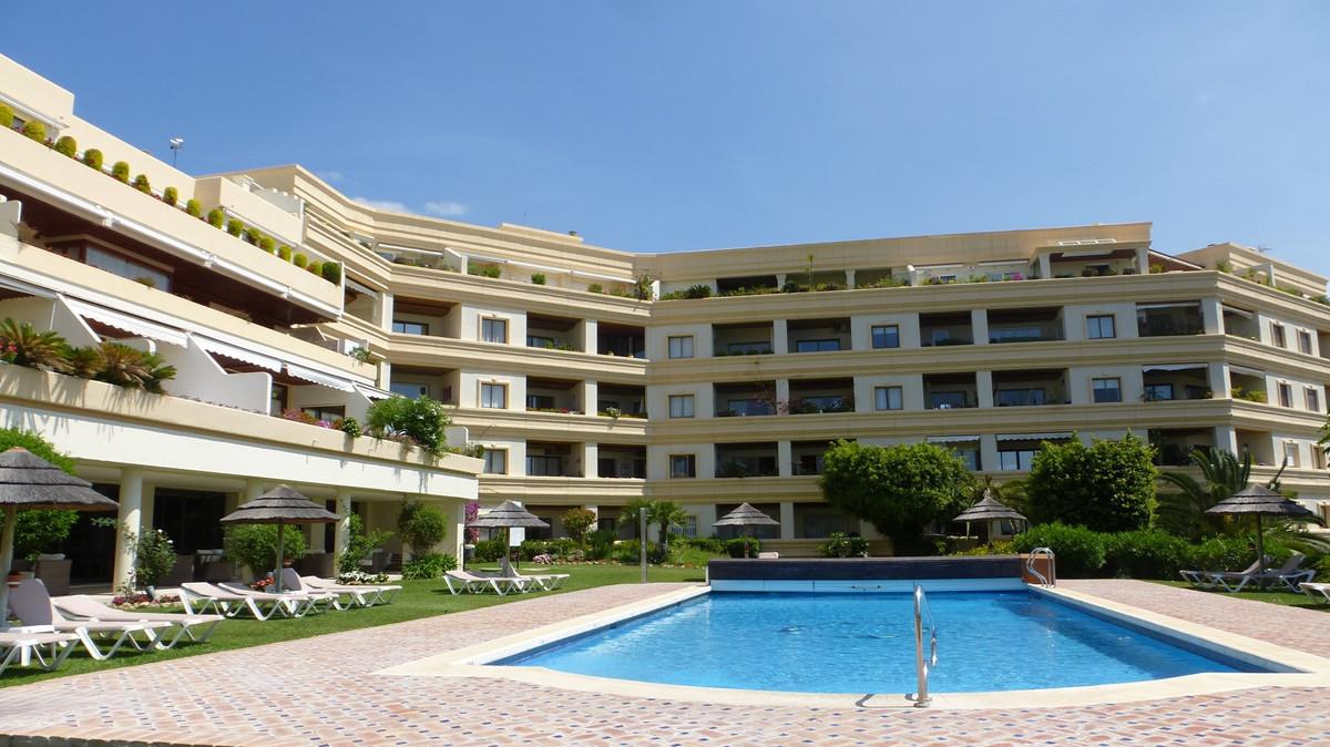 Studio Middle Floor in Nueva Andalucía