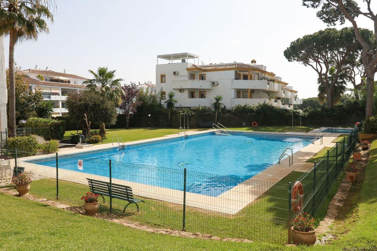 Apartment Middle Floor in Calahonda