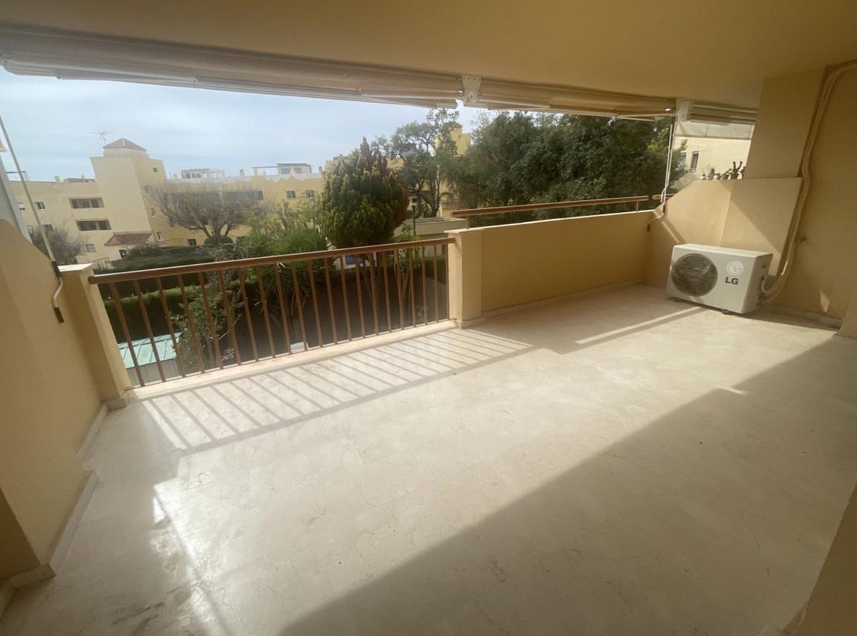 Apartment Middle Floor in Calahonda