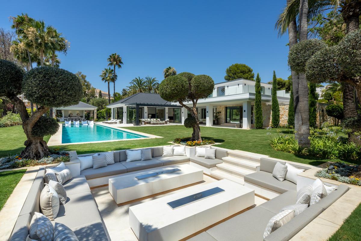 Villa Detached in Las Brisas