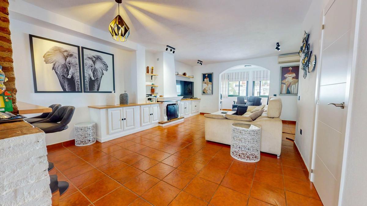Villa Semi Detached in Benahav&iacute;s