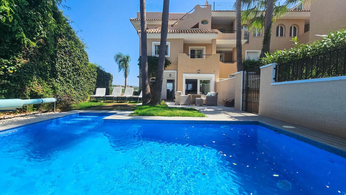 Villa Semi Detached in La Duquesa