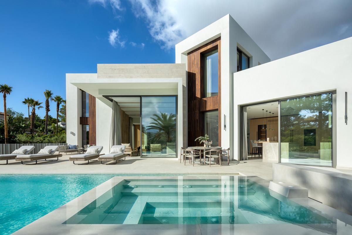 Villa Detached in Nueva Andalucía