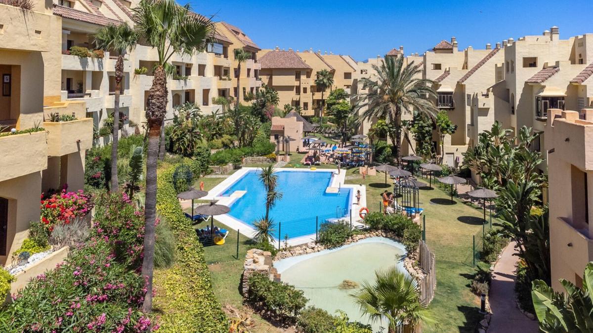Apartment Middle Floor in La Duquesa