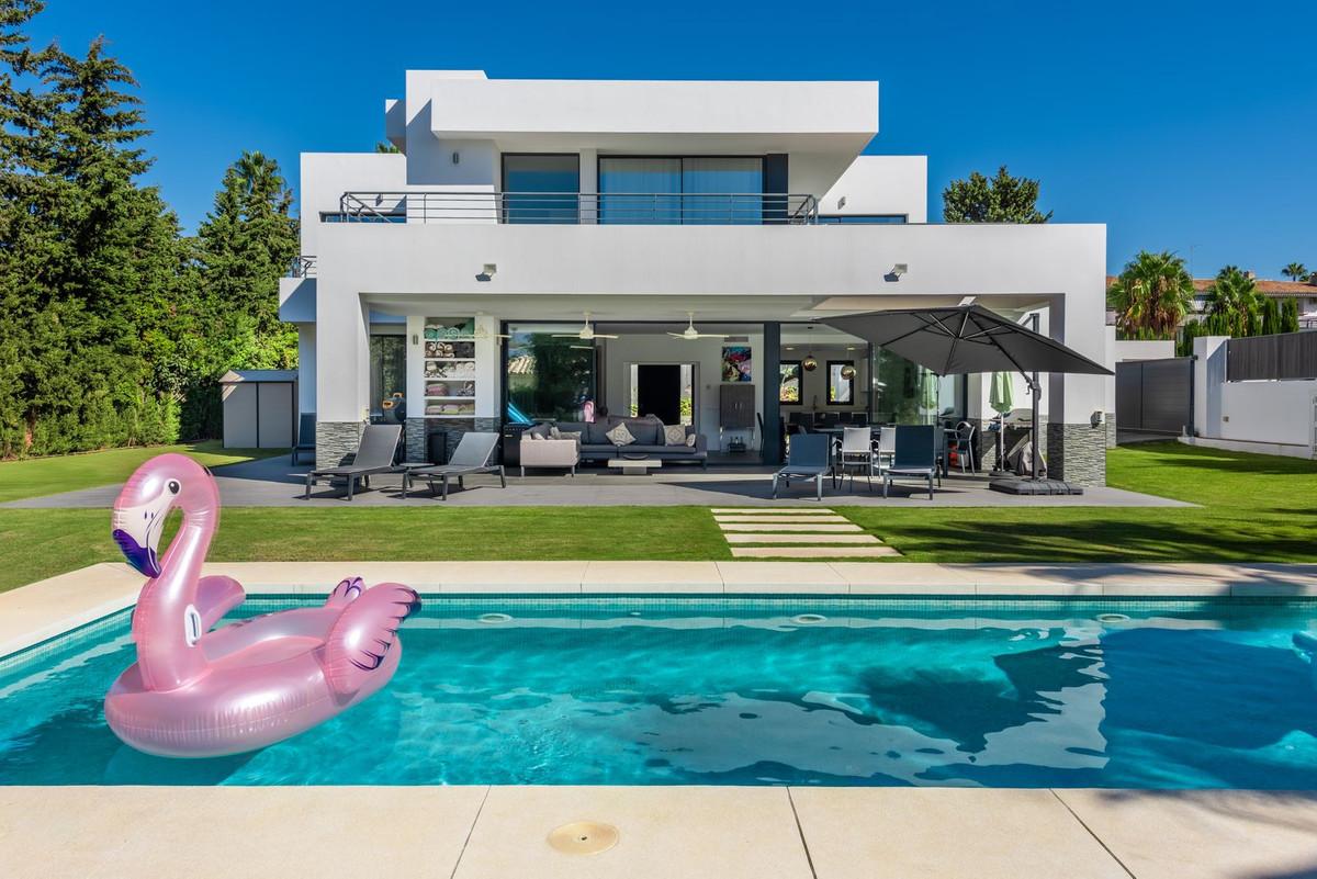 Villa Detached in New Golden Mile