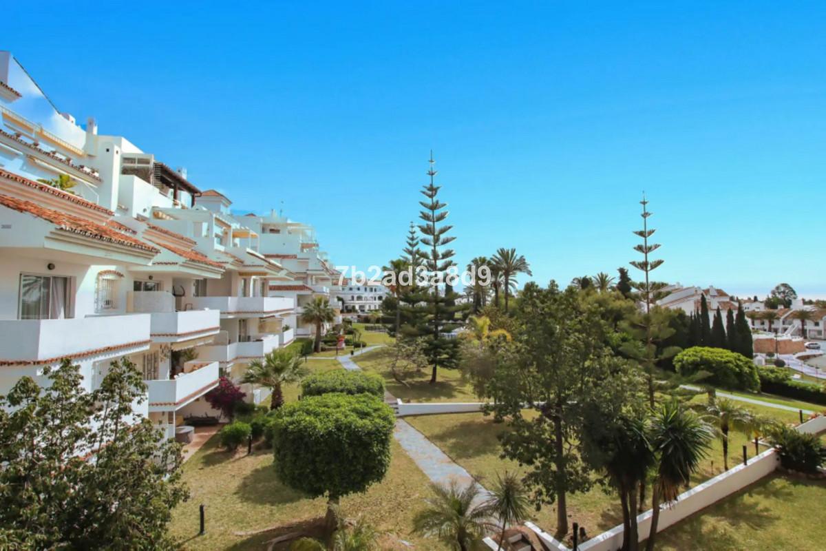 Apartment Middle Floor in Nueva Andalucía