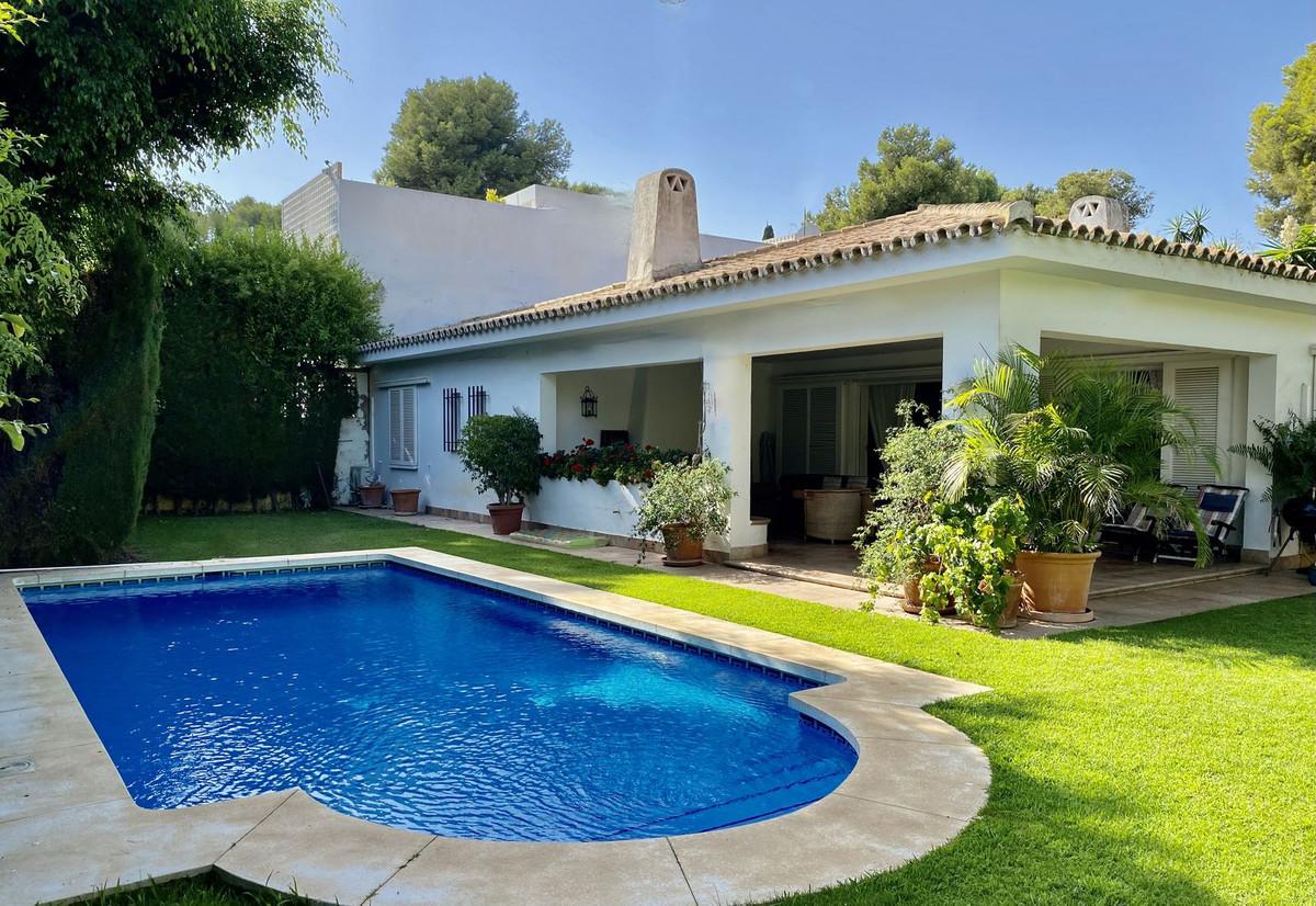 Villa Detached in Los Monteros
