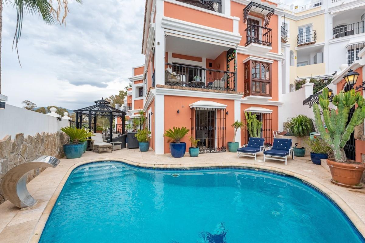 Townhouse Terraced in Nueva Andalucía
