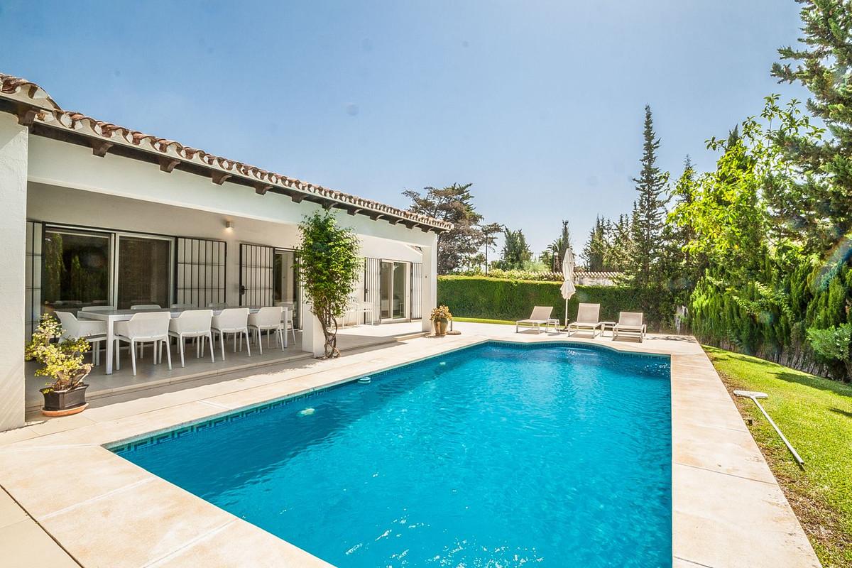Villa Detached in Elviria