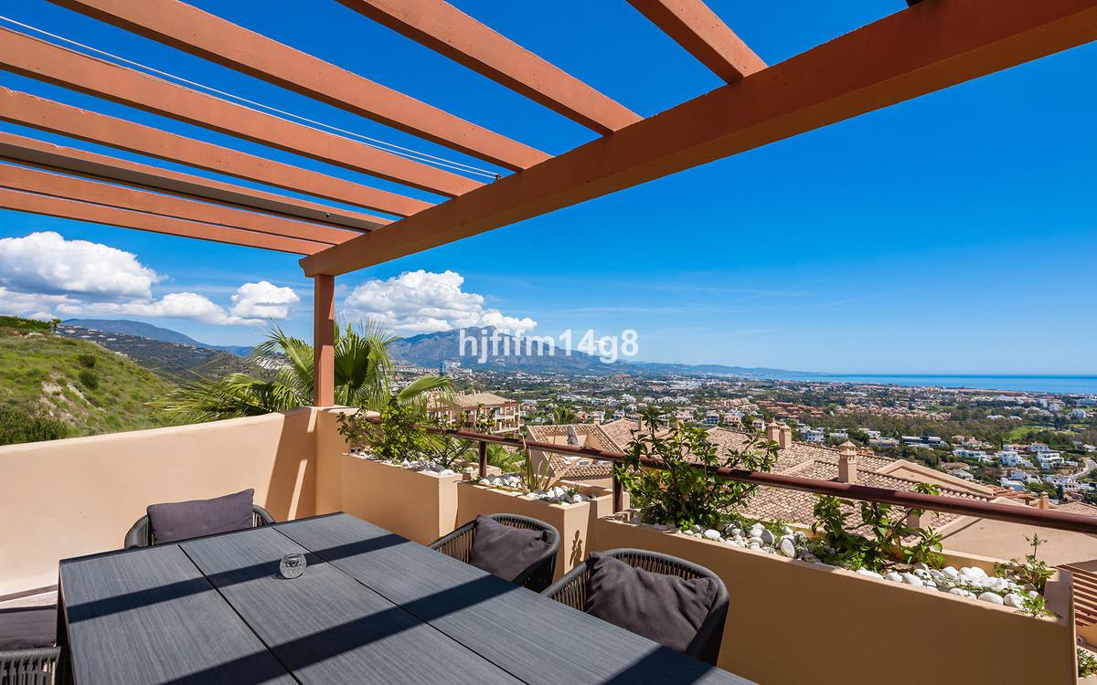 Apartment Penthouse in Benahavís