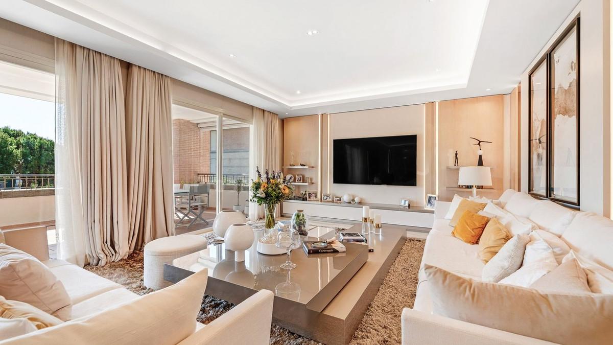 Apartment Middle Floor in The Golden Mile