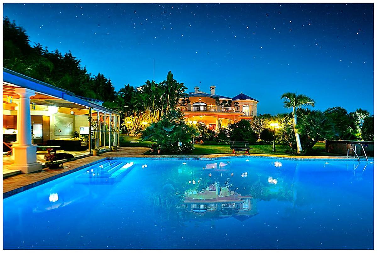 Villa Detached in Nueva Andalucía