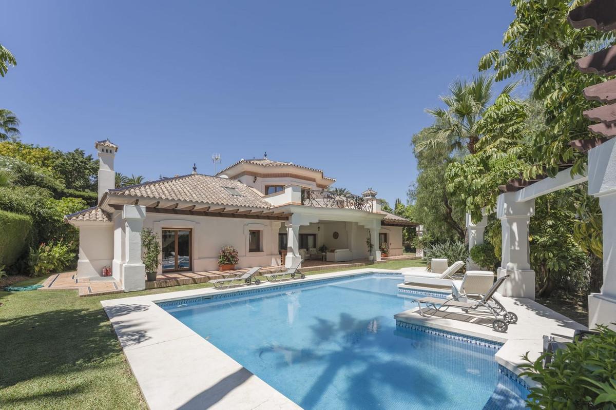 Villa Detached in Nueva Andalucía