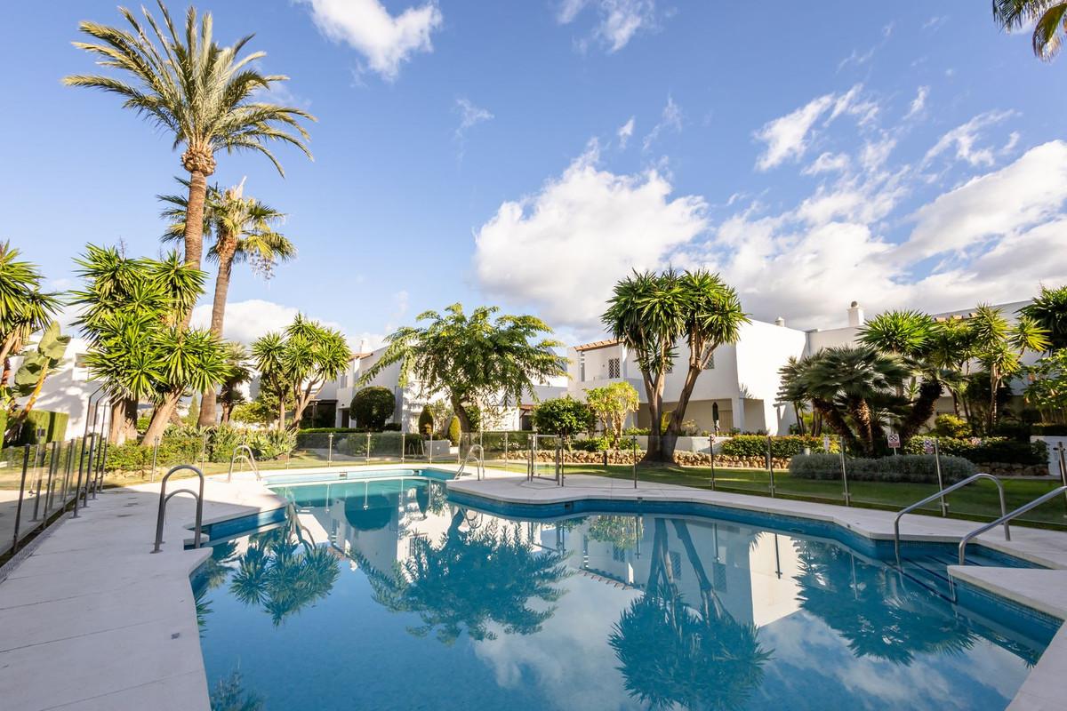 Apartment Middle Floor in Nueva Andalucía