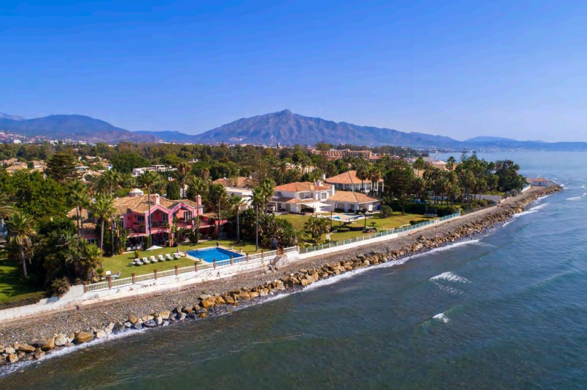 Villa Detached in New Golden Mile