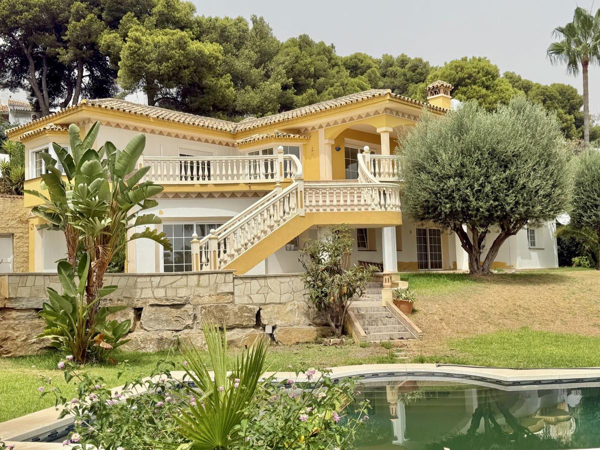 Villa Detached in Hacienda Las Chapas