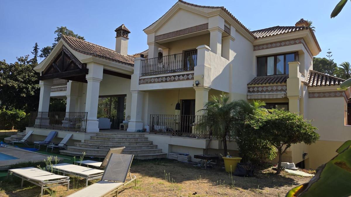 Villa Detached in El Paraiso