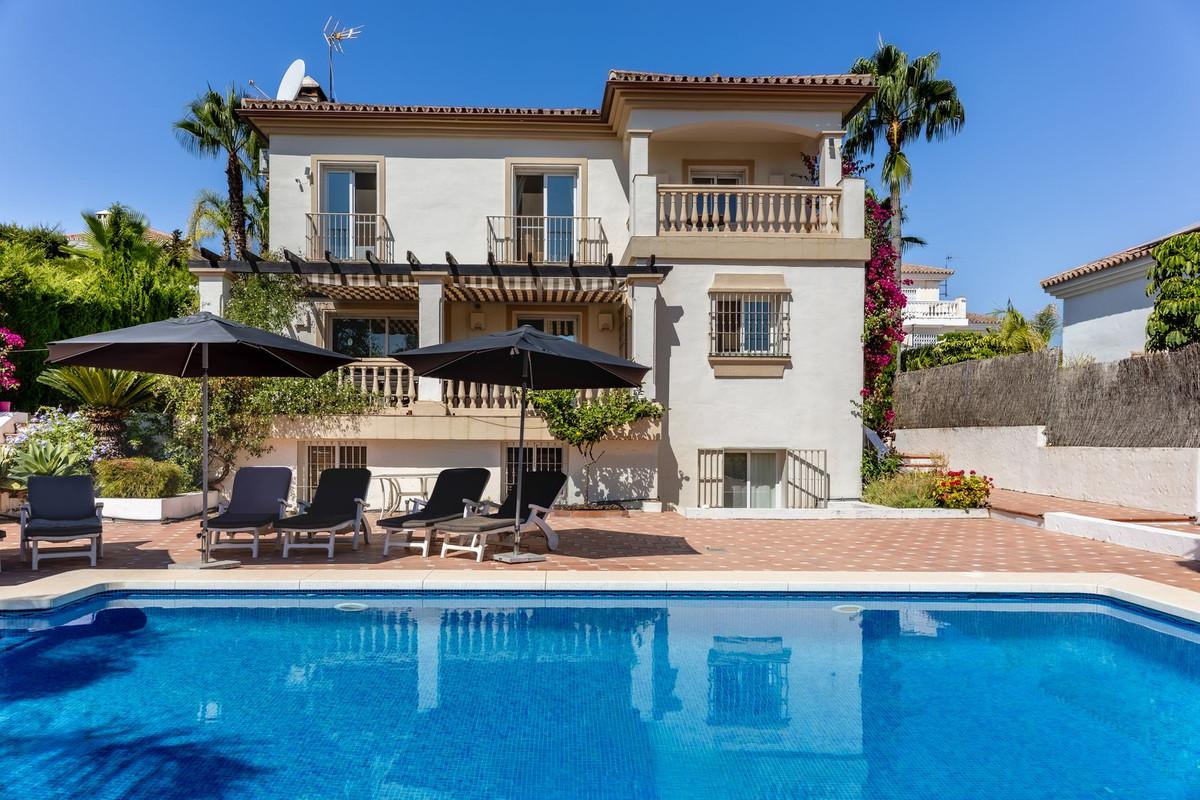Villa Detached in Coín