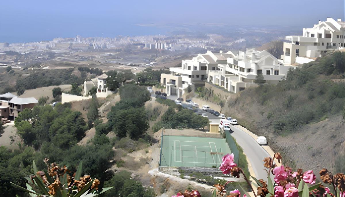Apartment Middle Floor in Altos de los Monteros