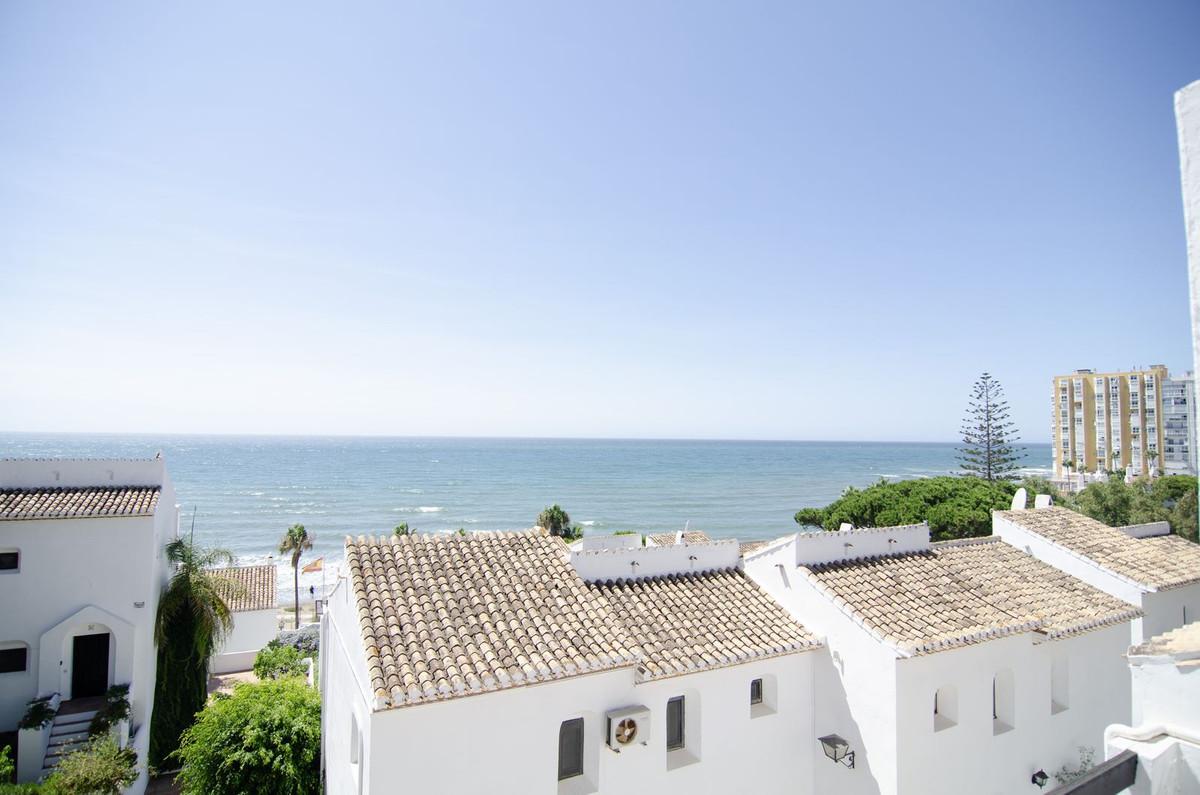 Apartment Middle Floor in Calahonda