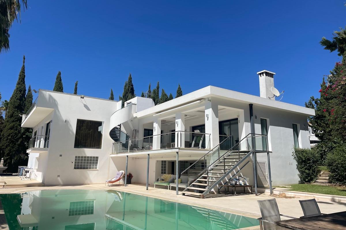 Villa Detached in Nueva Andalucía