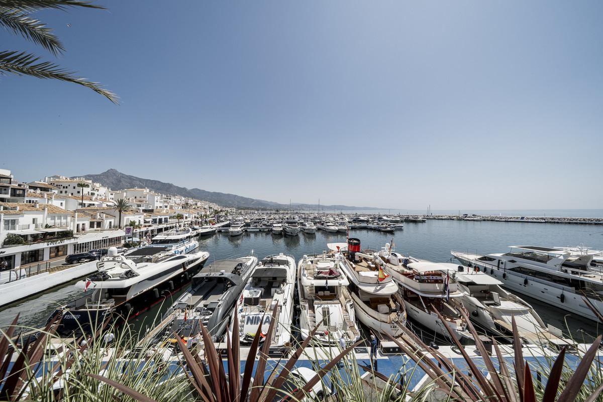 Apartment Duplex in Puerto Banús