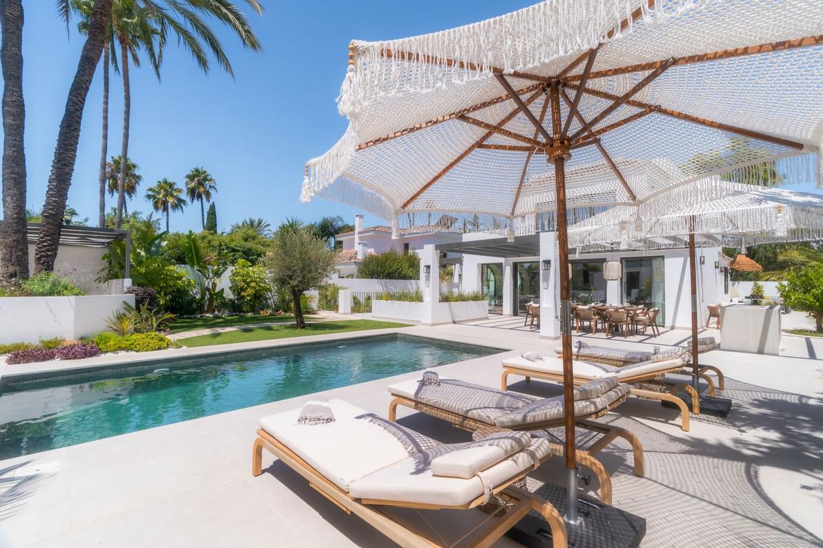 Villa Detached in Nueva Andalucía