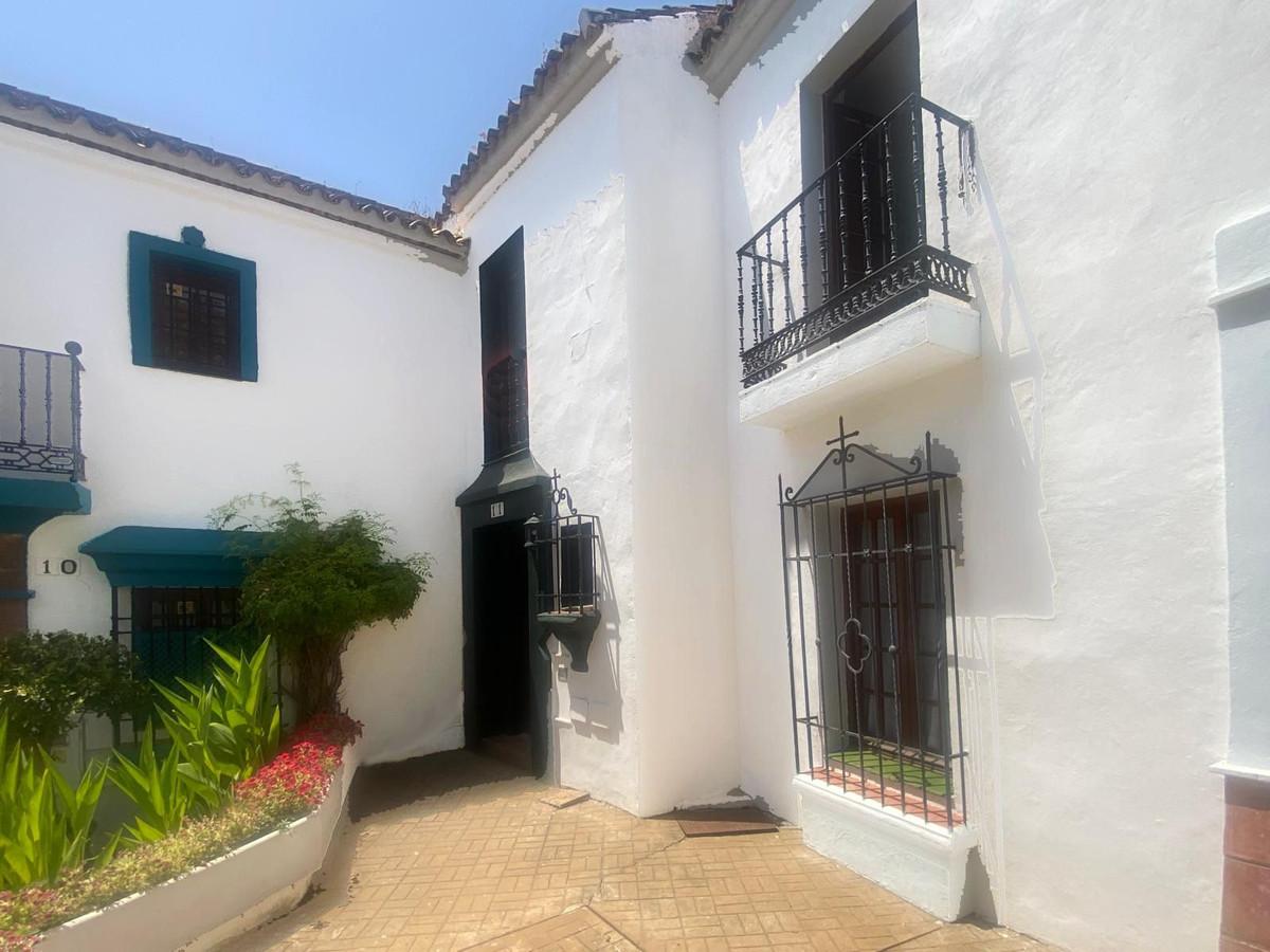 Townhouse Terraced in Guadalmina Baja