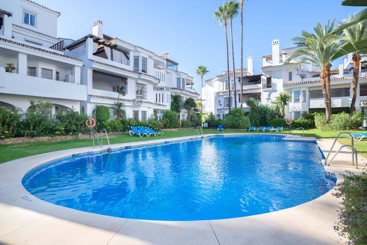Apartment Middle Floor in Puerto Banús