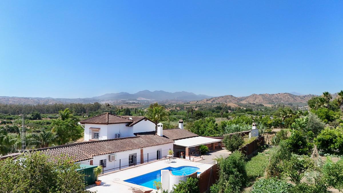 Villa Detached in Coín