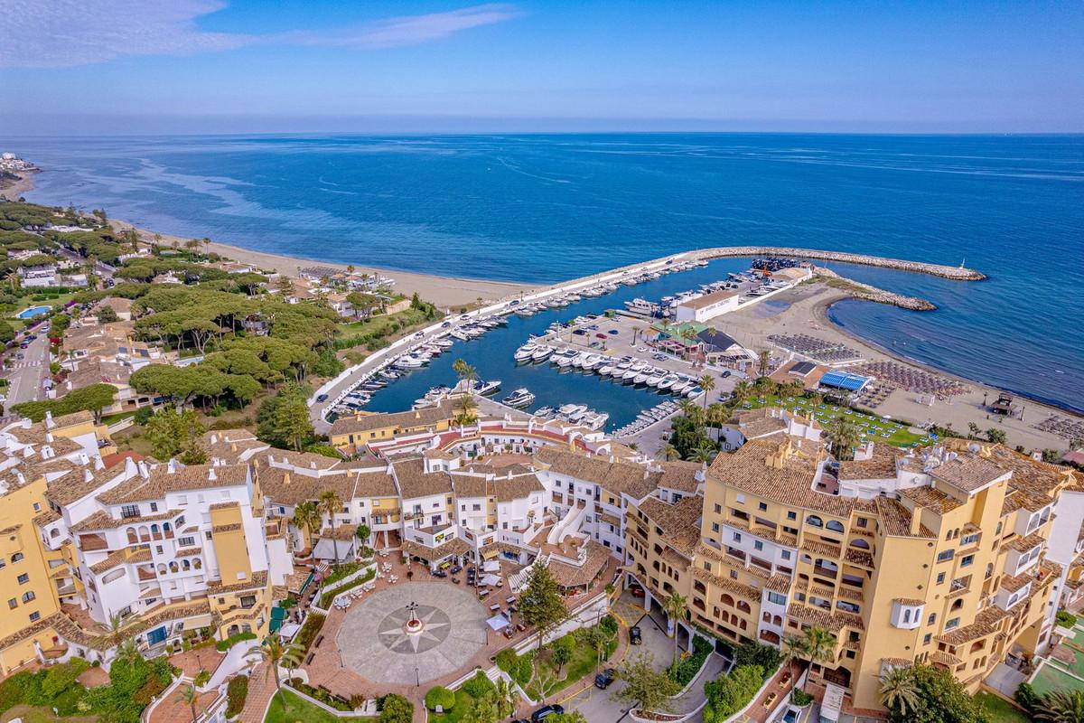 Apartment Penthouse in Puerto de Cabopino